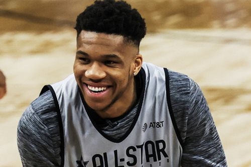 «Μην αφήσετε τον κόσμο να αλλάξει το χαμόγελο σας»: H αποστομωτική απάντηση του Γιάννη Αντετοκούνμπο