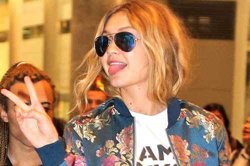 Η Gigi Hadid φοράει το πιο ωραίο σύνολο για το τριήμερο