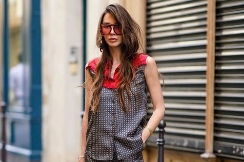 «Κάθε φορά που φοράω αυτό το ρετρό αξεσουάρ, μου κάνουν κομπλιμέντα»: Μια fashion editor εξηγεί