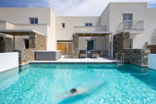 Σε ένα νέο ξενοδοχείο της Πάρου, κομψότητα και πολυτέλεια δεν πατούν στο γήπεδο του απρόσωπου