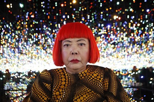 Η Γιαγόι Κουσάμα ζει μέσα σε μια πουά πραγματικότητα