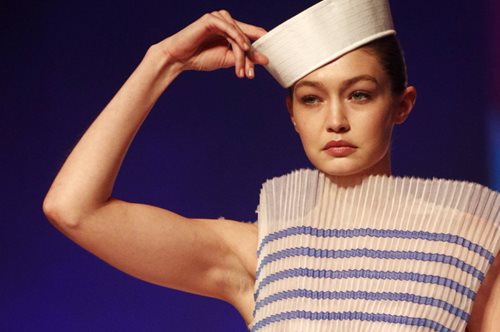 Διακόσμησε την κουζίνα με ζυμαρικά: Το διαμέρισμα της Τζίτζι Χαντίντ δεν είναι όπως το φαντάζεσαι