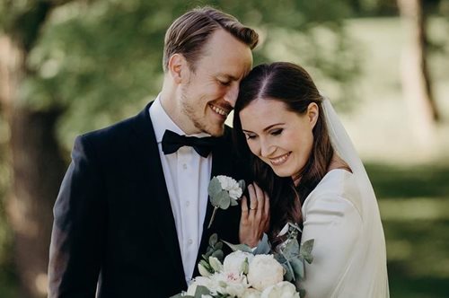 «Μικρή ένιωθα αόρατη»: Η παράξενη ιστορία της Φινλανδής πρωθυπουργού Σάνα Μάριν 