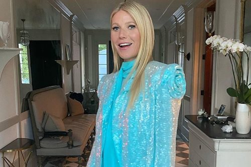 Τρεις γενιές γονίδια της ομορφιάς: Η Γκουίνεθ Πάλτροου με τη μητέρα και την κόρη της σε νέο βίντεο