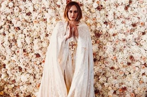 Τα άλλαξε όλα: Το νέο, ανανεωμένο λουκ της Adele μετά την απώλεια των 45 κιλών 