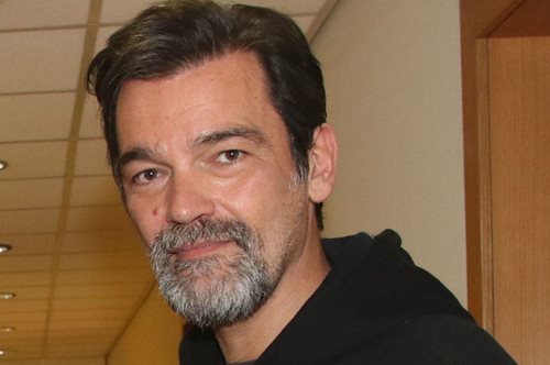 «Ενώ κρατιόταν με νύχια και με δόντια από τη ζωή στο τέλος συμφιλιώθηκε, έφυγε με ένα χαμογελάκι»  