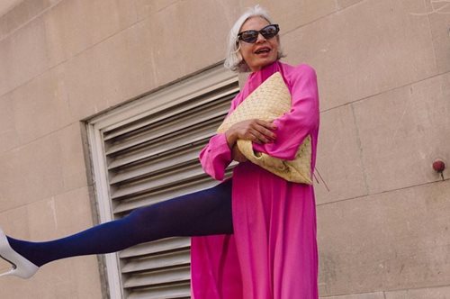 Η πιο κομψή 55χρονη Instagrammer: Έκανε το υπέρτατο ντύσιμο του καλοκαιριού με οικονομικά κομμάτια