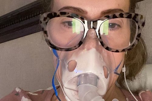«Ένιωθα λες και ένας ελέφαντας καθόταν πάνω στο στήθος μου»: Η Αλίσα Μιλάνο για τον κορονοϊό