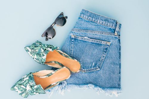 «Ρώτησα τις πιο στιλάτες γυναίκες στον κόσμο τι βάζουν πάντα στη βαλίτσα των διακοπών τους»