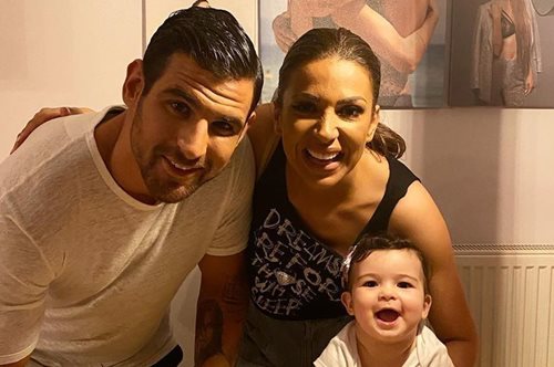 Στο σπίτι του Ετεοκλή Παύλου και της Ελένης Χατζίδου. Η επέλαση των βρεφικών παιχνιδιών