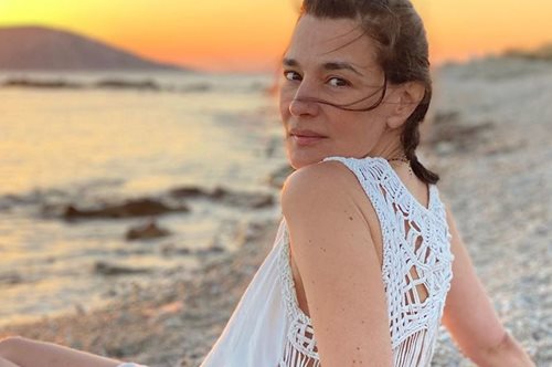 Η Μαρία Ναυπλιώτου ποζάρει με μαγιό από τις διακοπές της και οι φαν της τρελαίνονται