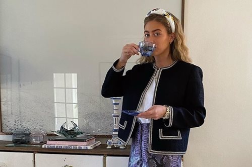 10 τρόποι να φορέσετε το λευκό T-shirt χωρίς να το κάνετε να μοιάζει ανυπόφορα βαρετό