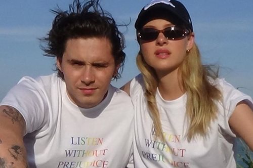 Η Βικτόρια Μπέκαμ φωτογραφίζει τον γιο της, Μπρούκλιν, και το κορίτσι του στην Ελλάδα