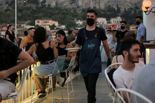 «Γύρω μας 10.000 συμπολίτες μας μεταδίδουν τον ιό»: Η απαισιόδοξη εκτίμηση του Γιάννη Τούντα