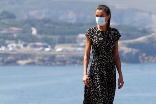 Στον απόηχο του σκανδάλου: H Λετίσια με το πιο σικάτο φόρεμα από τo ισπανικό Uterque