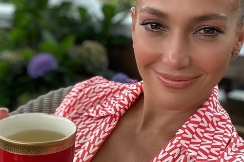 Με τον ήλιο μέσα στα μάτια: Η πρώτη φωτογραφία της Τζένιφερ Λόπεζ από το Λασίθι της Κρήτης