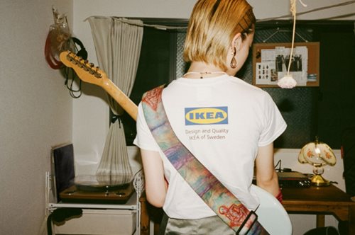 Το IKEA μόλις κυκλοφόρησε ρούχα και αξεσουάρ με το απόλυτα σύνθετο όνομα Efterträda