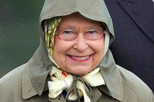 H βασίλισσα της τηλεόρασης τρέμει την αληθινή. Γιατί η Ολίβια Κόλμαν φοβάται όσο τίποτα την Ελισάβετ