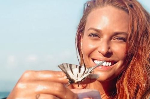 Με μικροσκοπικό, μαύρο μπικίνι, πιο «ανεβασμένη» και πιο αδύνατη από ποτέ η Σίσσυ Χριστίδου 