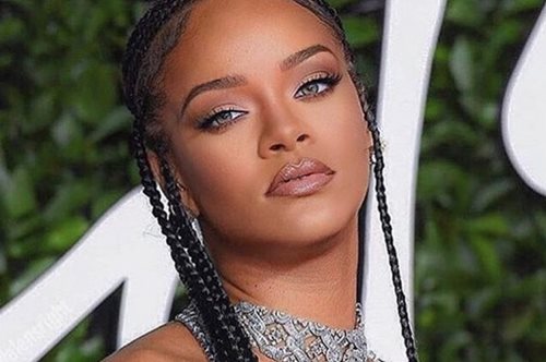 Έλα στο κρεβάτι μαζί μου: Αυτή τη ρουτίνα ομορφιάς ακολουθεί η Ριάνα κάθε βράδυ πριν πέσει για ύπνο