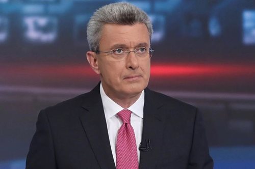 Η σπάνια φωτογραφία του Νίκου Χατζηνικολάου αγκαλιά με τα τέσσερα παιδιά του στις διακοπές