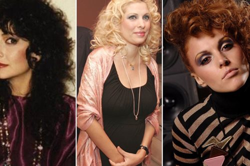 Η ιστορία της ελληνικής σόουμπιζ μέσα από την μπούκλα. Άλλοτε φριζαρισμένες, άλλοτε στυλιζαρισμένες