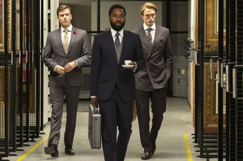 Η επιστροφή του Χόλιγουντ: Το «Tenet» που ανοίγει πάλι τον δρόμο για τα σινεμά βγαίνει σήμερα