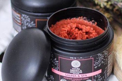 Spa στο σπίτι: Ζεστά άλατα σε scrub με βιολογικό έλαιο κέδρου