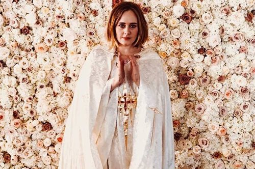 Η Αντέλ δημοσίευσε φωτογραφία με μπικίνι και όλοι μιλούν για την σφιχτή, γραμμωμένη κοιλιά της