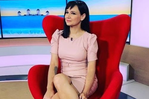 «Ο άντρας μου δεν με αγαπάει αρκετά ώστε να με τραβάει φωτογραφία όσο ακόμα είμαι νέα»