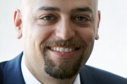 «Ως αυθεντία δέχονται τον αστρολόγο, τη χαρτορίχτρα, τον μητροπολίτη, τον Σώρρα, όχι τον επιστήμονα»