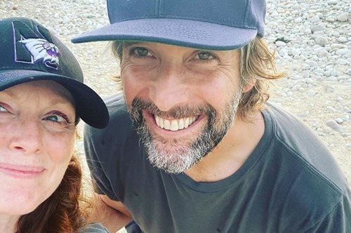 «Τα μωρά μου»: H Τζούλιαν Μουρ ανέβασε φωτογραφία και με τα δύο παιδιά της και είναι κλώνοι της