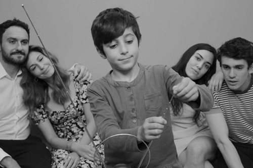 «Τη δεκαετία του '60 μία μεσοαστική οικογένεια προσπαθεί να χτίσει ένα καλύτερο αύριο»