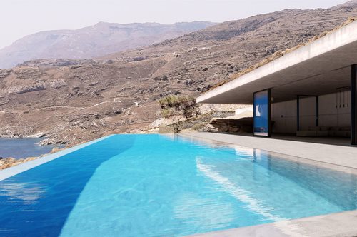 Η κυκλαδίτικη απλότητα απογειώνεται σε δύο μονοκατοικίες στην Άνδρο που βραβεύτηκαν παγκοσμίως