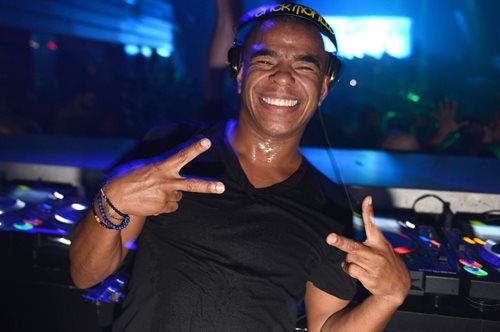 Πέθανε στα 49 του χρόνια ο DJ Έρικ Μορίλο, δημιουργός του τεράστιου χιτ «Ι like to move it»