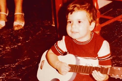 «Νιλς Χόλγκερσον/ Και τα όνειρα όπου πετάς πάνω στην ράχη μιας χήνας που μιλά μόνο σε εσένα»