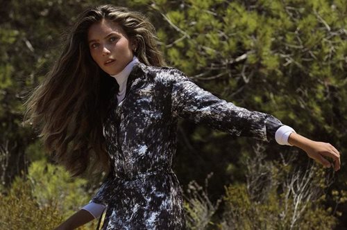 Κασμίρ με καλλιτεχνικά prints: Το πιο δημιουργικό «ατύχημα» ενέπνευσε τη νέα συλλογή Falconeri