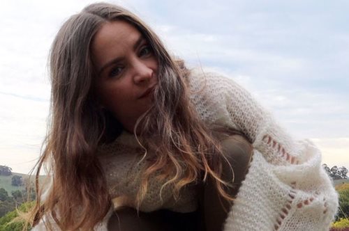 «Ο λόγος που σταμάτησα να αγοράζω ρούχα στο μέγεθός μου»: Μια YouTuber εξηγεί