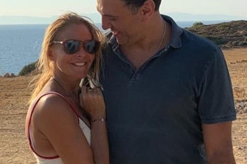 Ξυπόλυτη και με ένα πανέρι: Μια διαφορετική, νέα ανάρτηση της Τζένης Μπαλατσινού από την Πάτμο