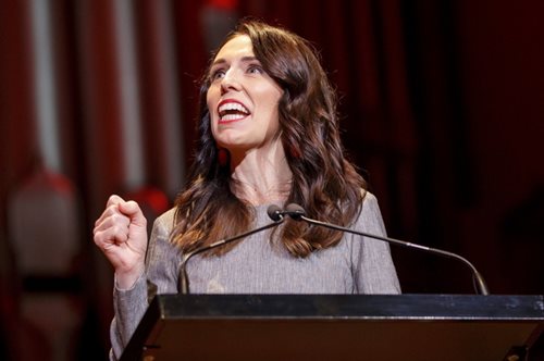 Σε ένα παράλληλο σύμπαν: Η Νέα Ζηλανδία πέρασε νόμο που διασφαλίζει ίσες αμοιβές γυναικών-αντρών