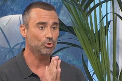 «Ζητώ συγγνώμη από τους διεμφυλικούς για τα τρανσφοβικά αστεία του Παρά Πέντε»