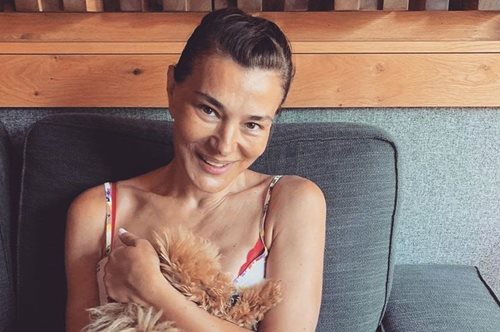 Ακόμα καλοκαίρι: Η Μαρία Ναυπλιώτου σε νέα φωτογραφία με μπικίνι τιμά την αρετουσάριστη ομορφιά