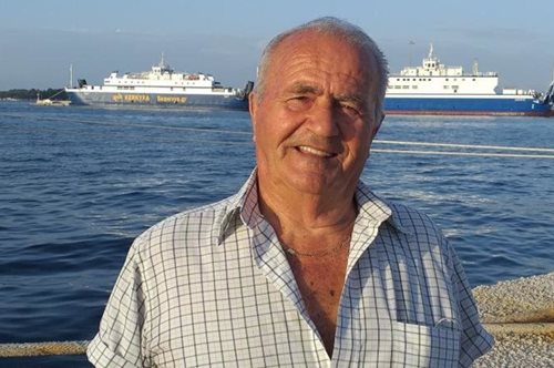 «Ονειρεύομαι να καθίσω στο αμφιθέατρο»: 82χρονος από την Κέρκυρα στο Φυσικό του ΑΠΘ 