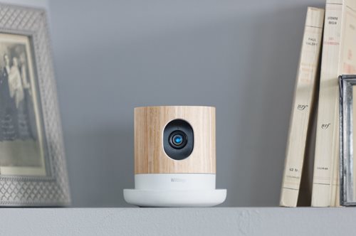 Ο μικρός κατάσκοπος που βοηθάει την εργαζόμενη μητέρα να παρακολουθεί την κίνηση στο σπίτι