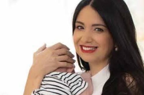 «Είχα φτάσει 39 χρονών και ένιωθα ότι κάτι έλειπε»: Η βουλευτής που έγινε μητέρα με δωρητή σπέρματος