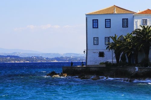 Από Σπέτσες αρχίζουν τα γυρίσματα ταινίας βασισμένης σε βιβλίο της Φεράντε. Με την Ολίβια Κόλμαν 