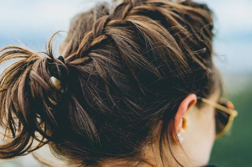 Ανταύγειες για καστανά μαλλιά: 10 φωτογραφίες για να δείξεις στον κομμωτή σου