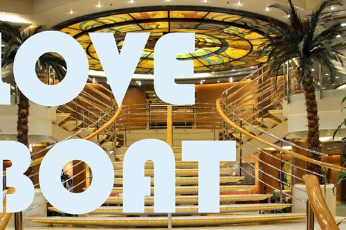 Ένα «Πλοίο της Αγάπης» στο κέντρο της Αθήνας φορτωμένο με σύγχρονη τέχνη. Μια αλλιώτικη έκθεση