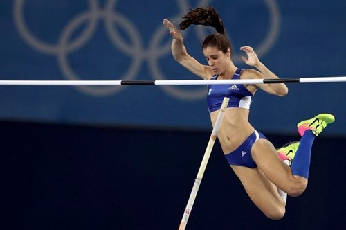 «Άφησα τον άντρα μου πίσω για έξι μήνες για να πάω να πηδήξω επί κοντώ»