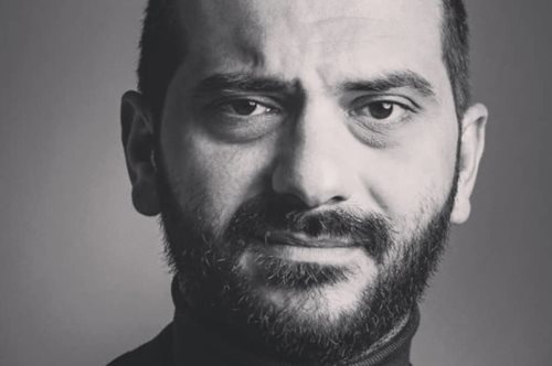 Όλοι μιλούν για τη γοητευτική γυναίκα που συνόδευσε χθες τον Λεωνίδα Κουτσόπουλο στο θέατρο